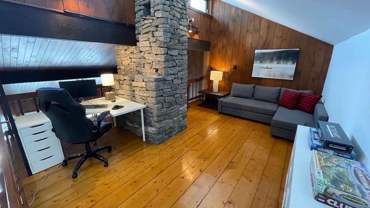 Photo of Livingroom in Elizabethtown-Kitley