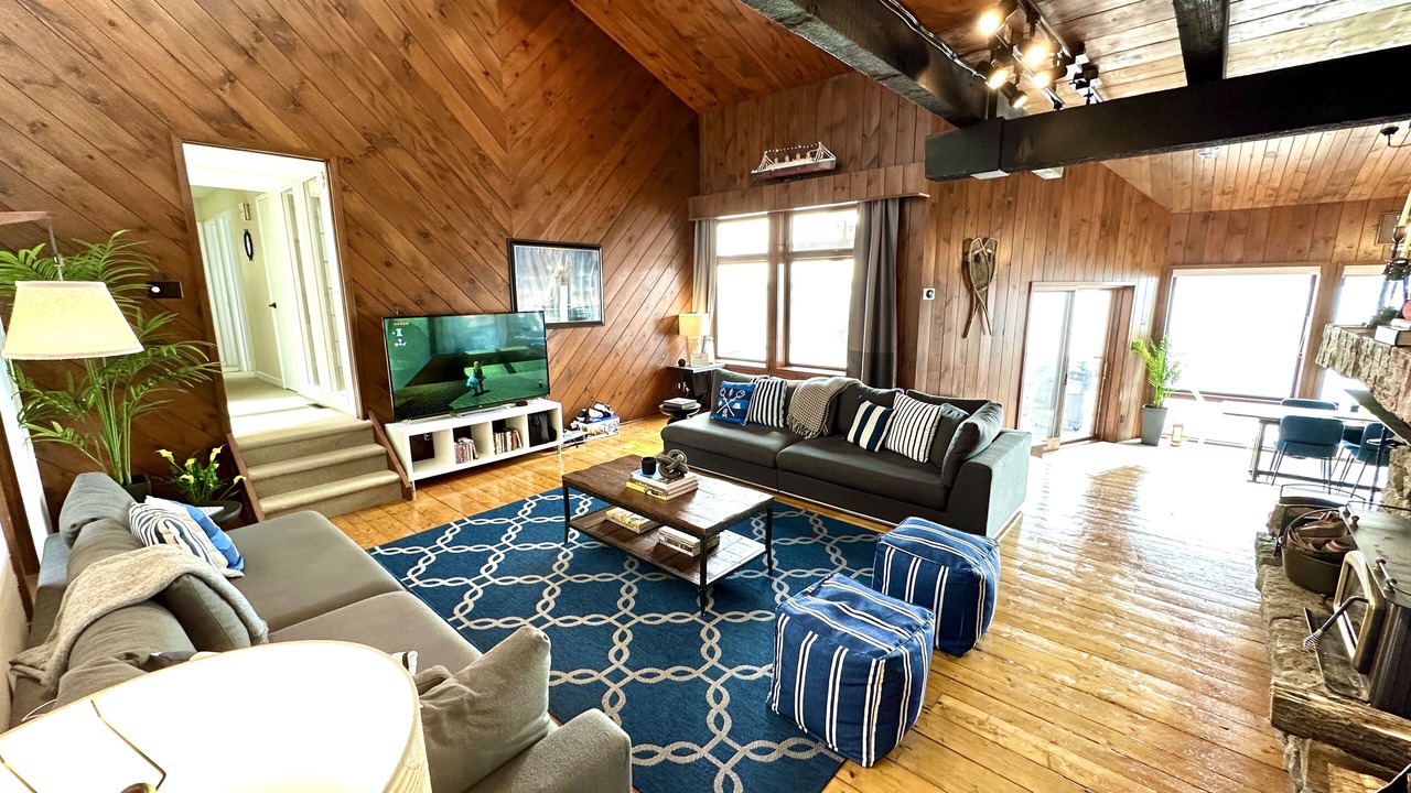 Photo of Livingroom in Elizabethtown-Kitley