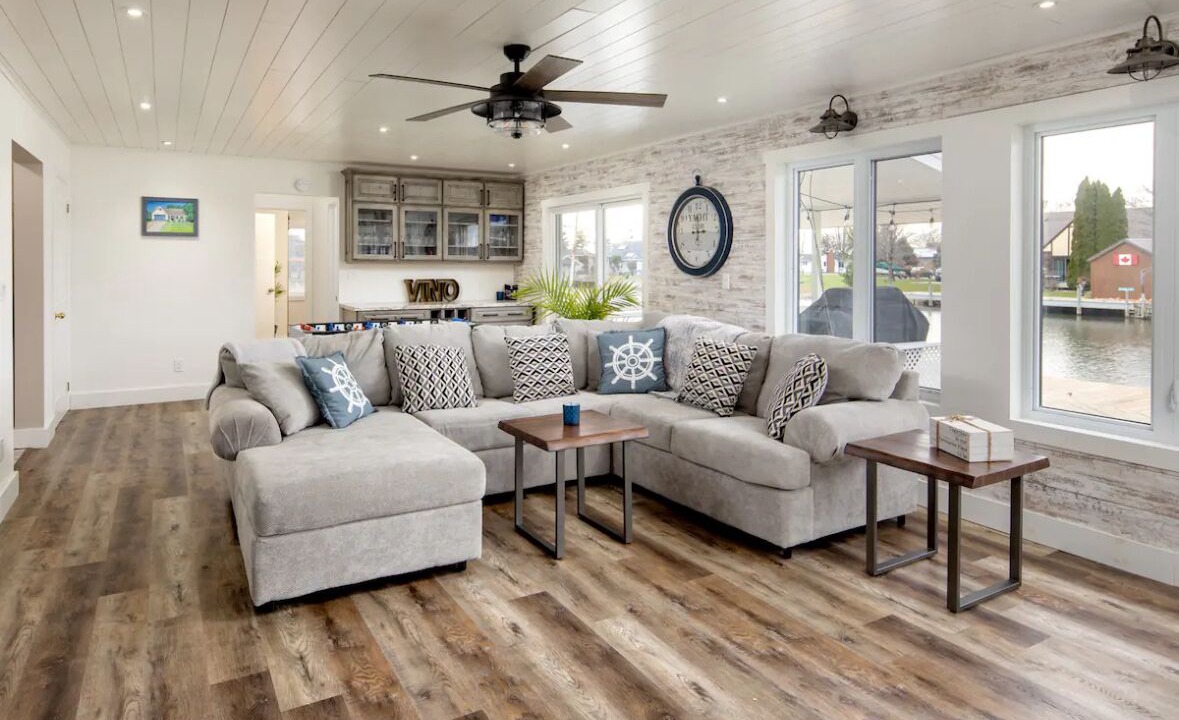 Photo of Livingroom in Pointe aux Roches