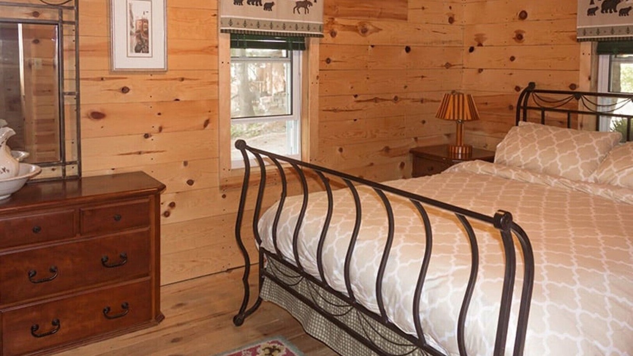 Photo of Bedroom in Papineau-Cameron