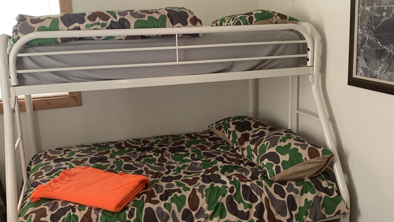 Photo of Bedroom in Maple Lake