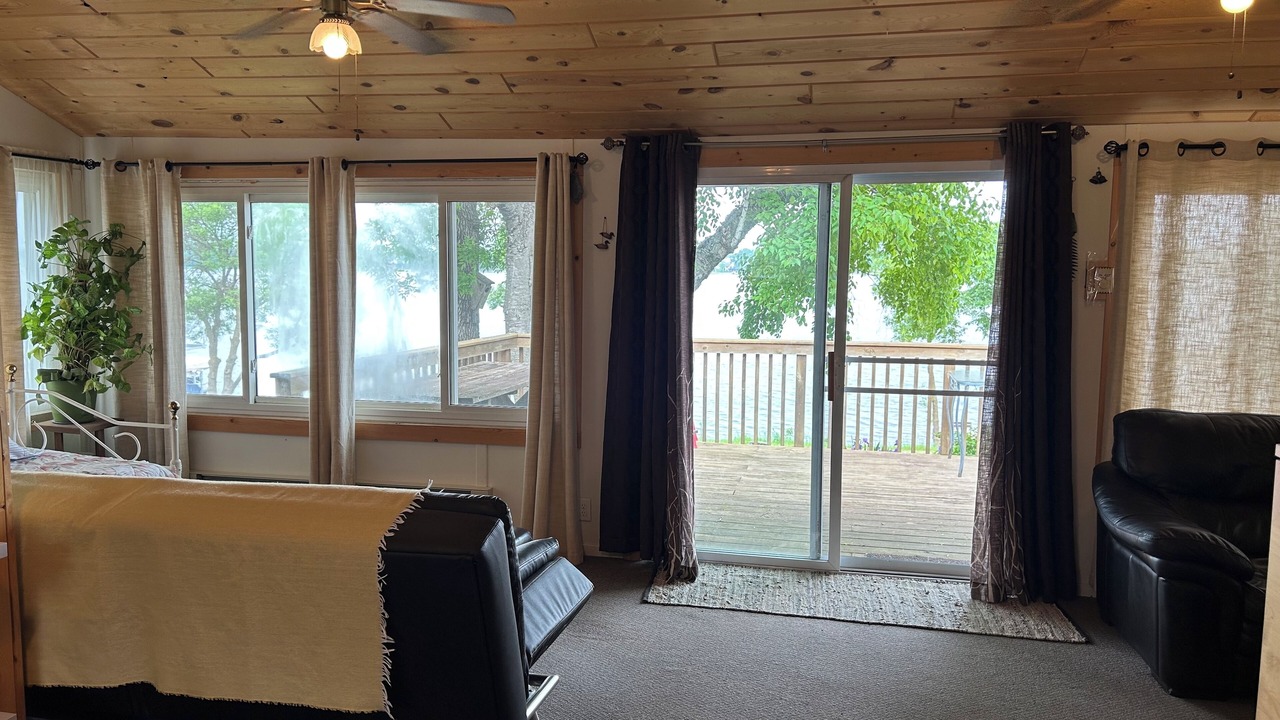 Photo of Bedroom in Maple Lake