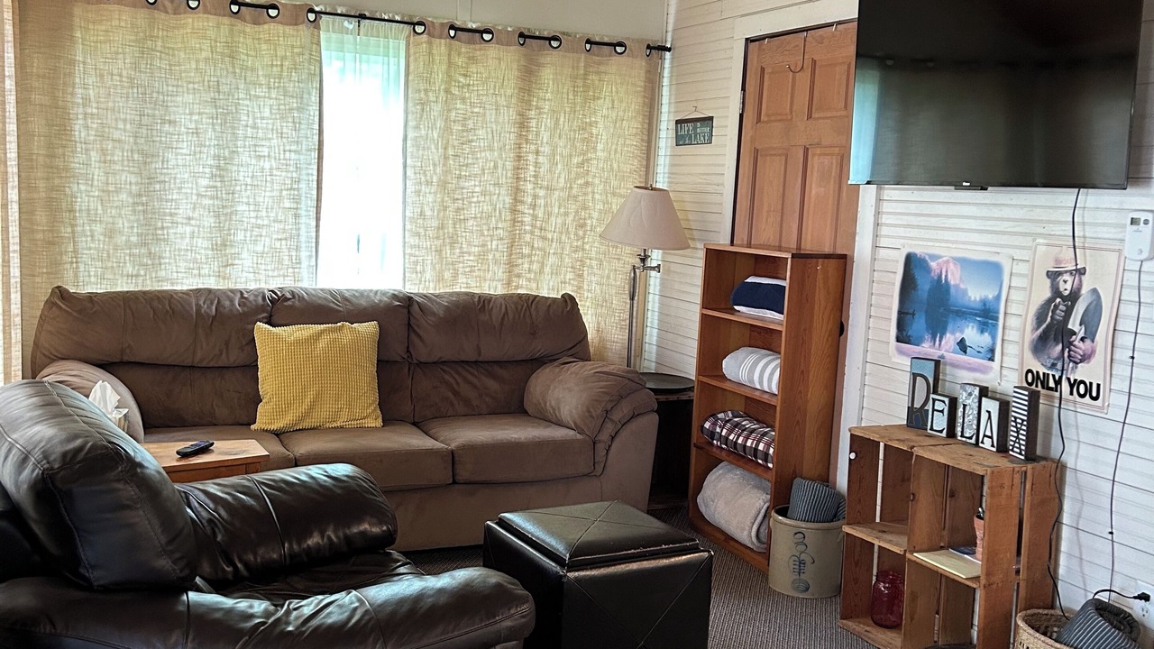 Photo of Bedroom in Maple Lake
