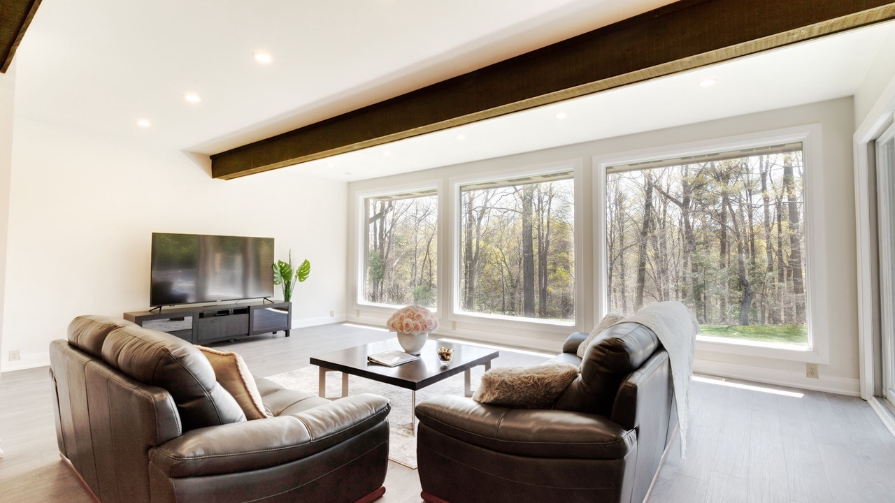 Photo of Livingroom in Bayview Village
