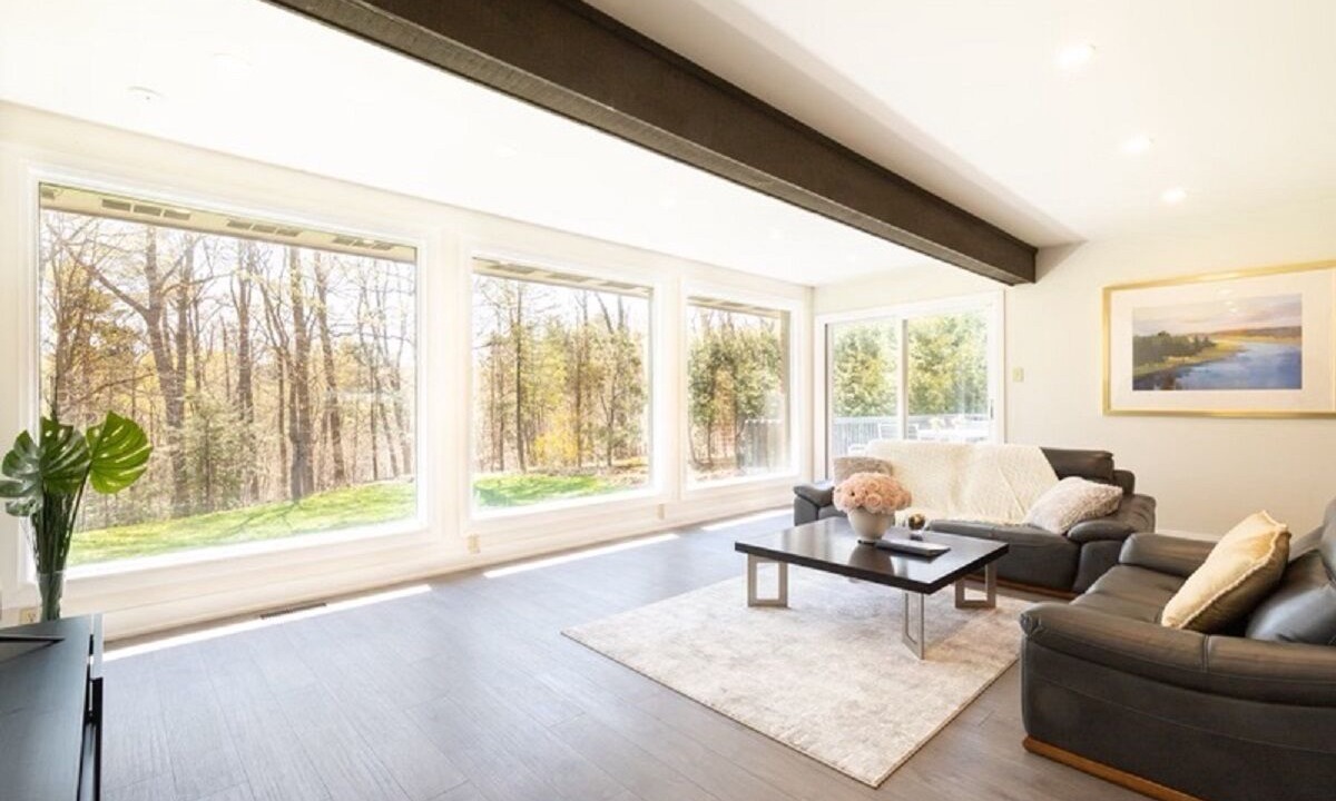 Photo of Livingroom in Bayview Village