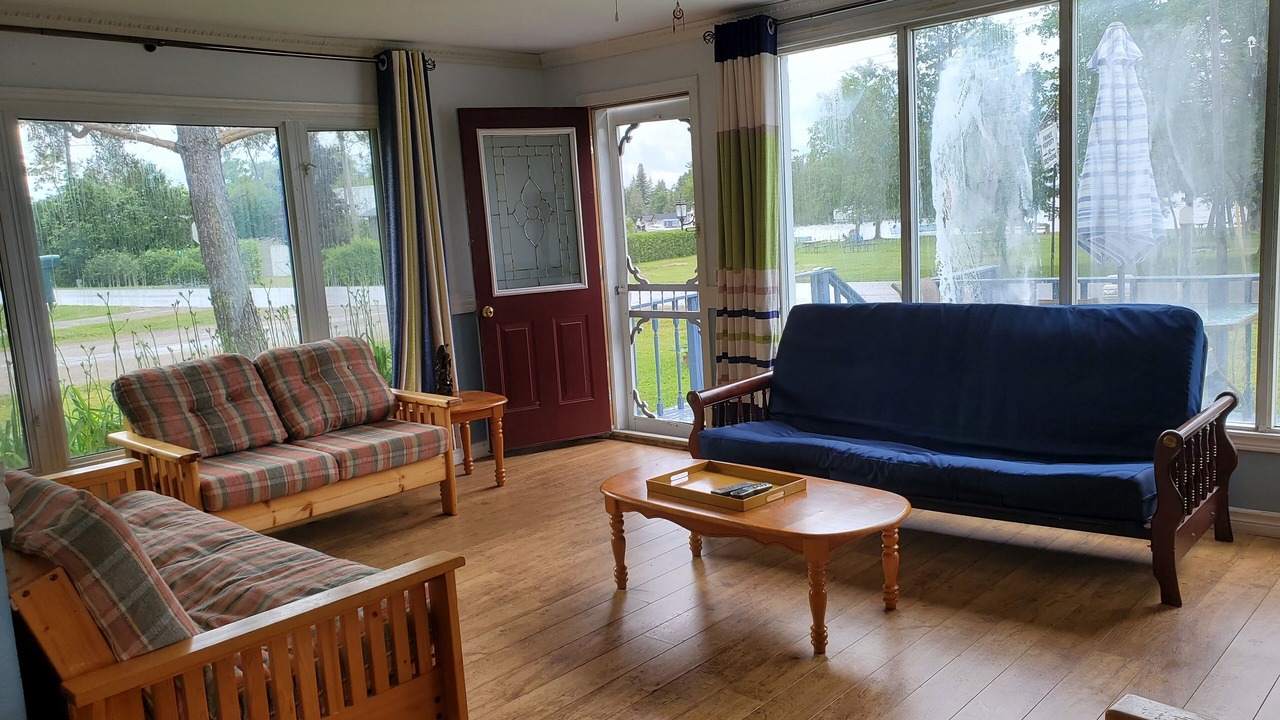 Photo of Livingroom in Lindsay