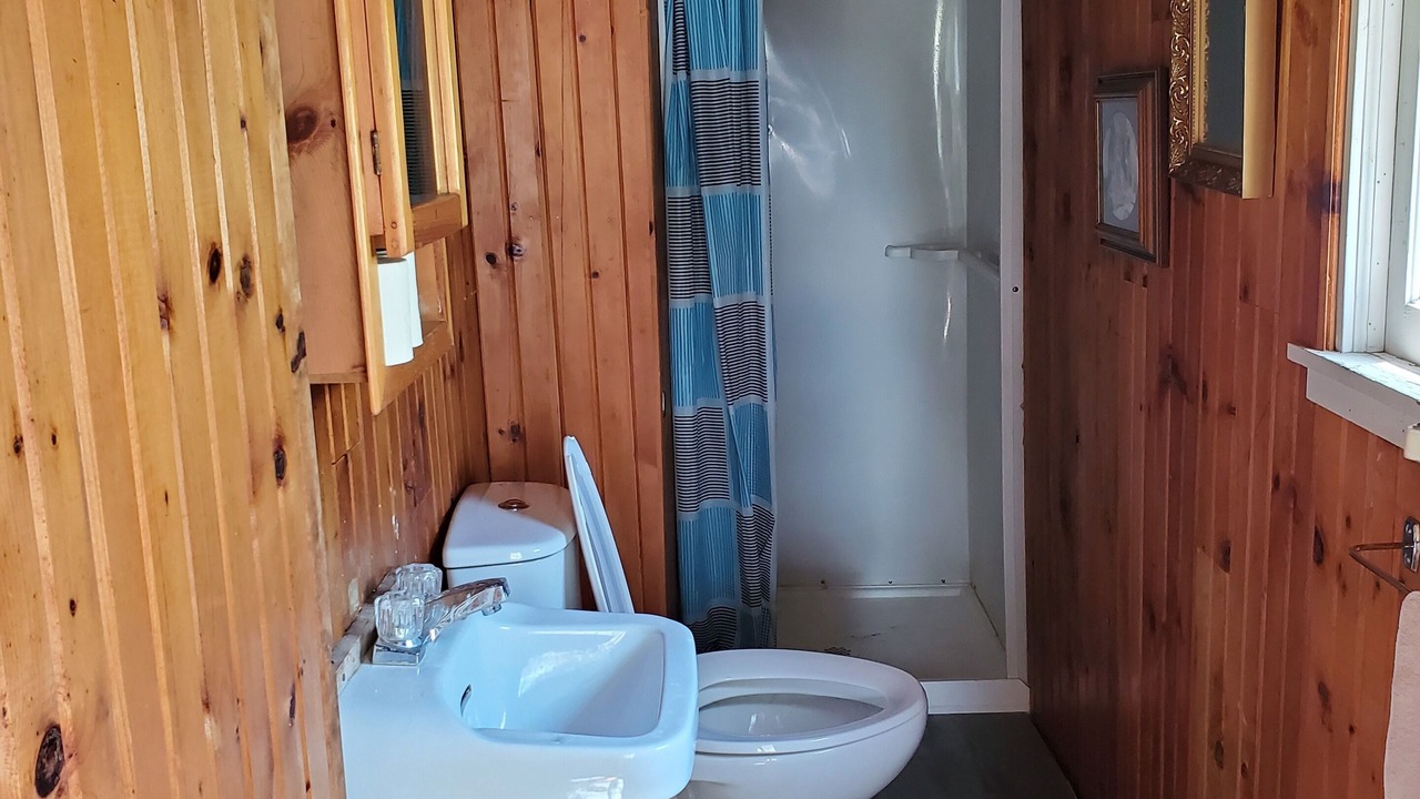 Photo of Bathroom in Lindsay