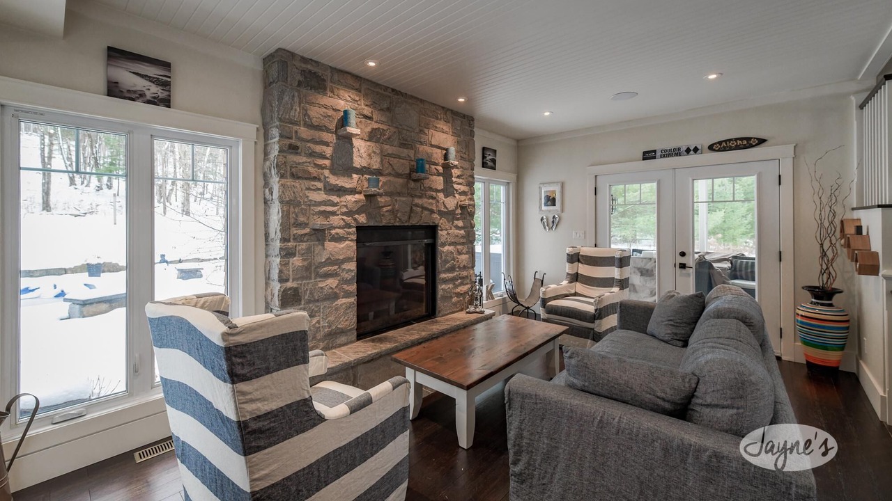 Photo of Livingroom in Bracebridge