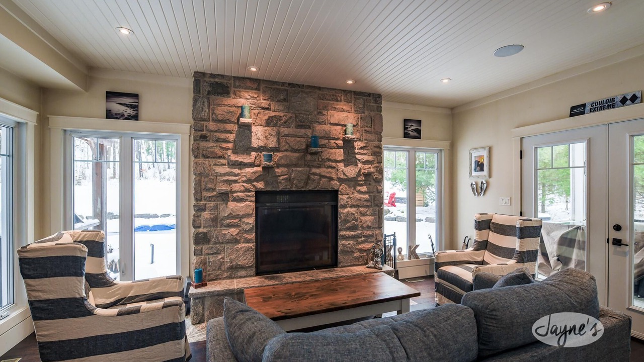Photo of Livingroom in Bracebridge