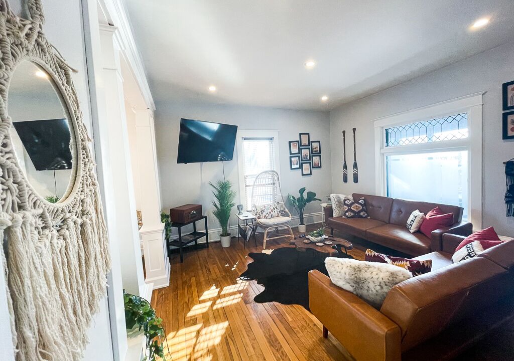 Photo of Livingroom in St. Anthony West