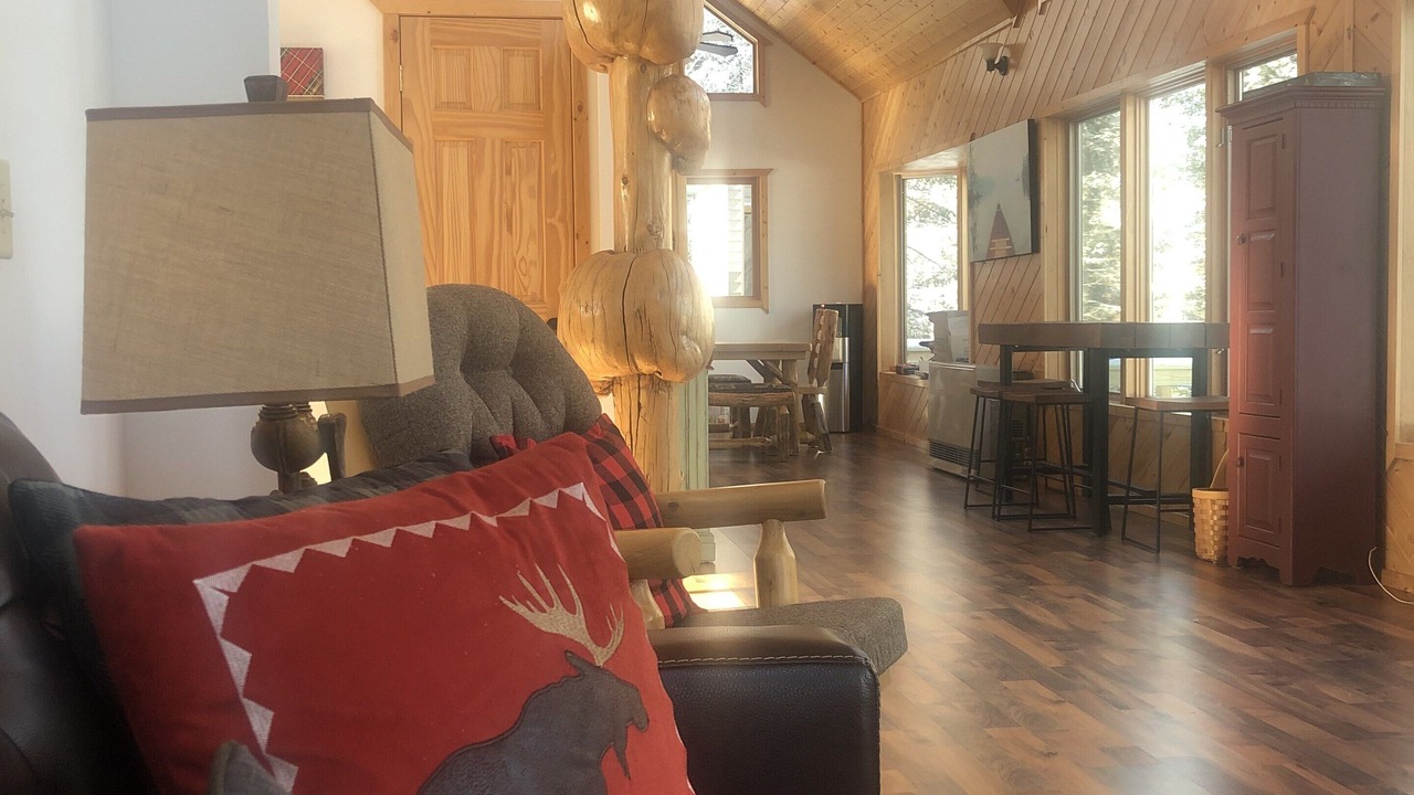 Photo of Livingroom in Ash River