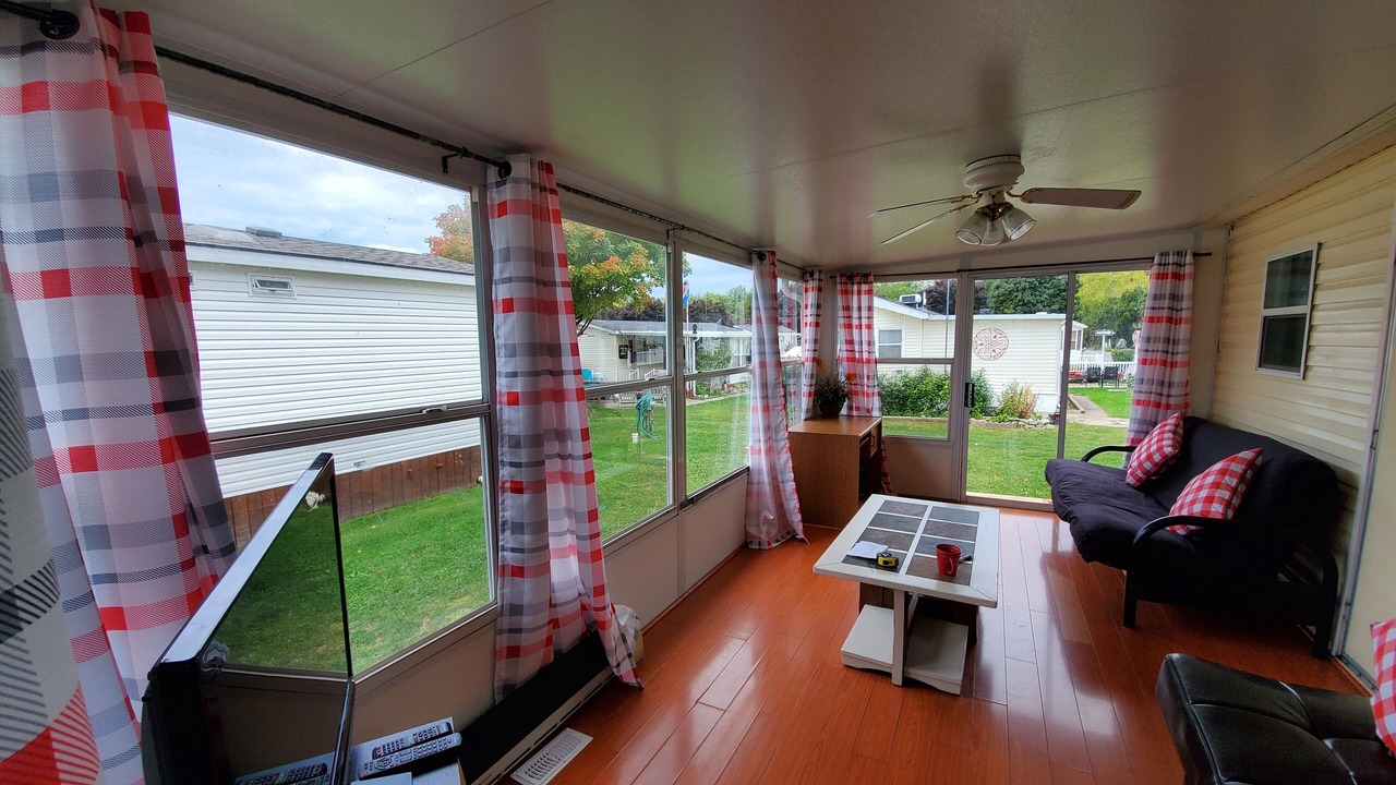 Photo of Livingroom in Sherkston