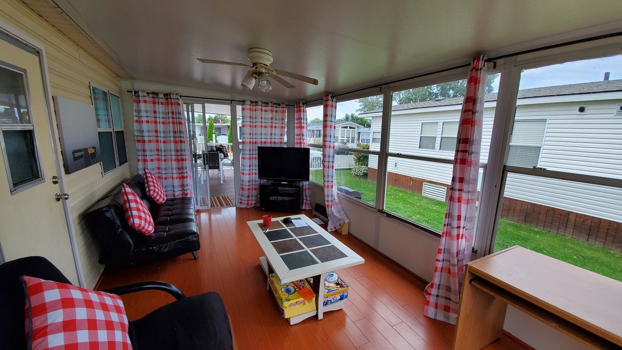 Photo of Livingroom in Sherkston