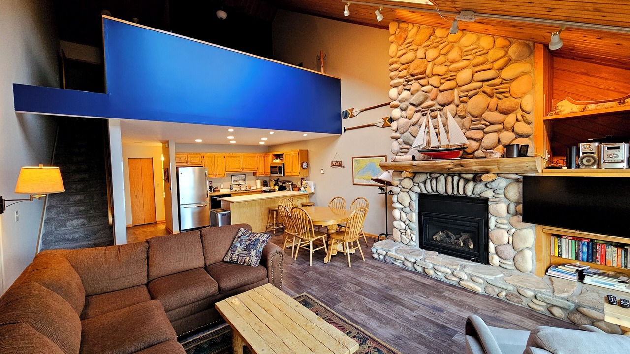 Photo of Livingroom in Two Harbors