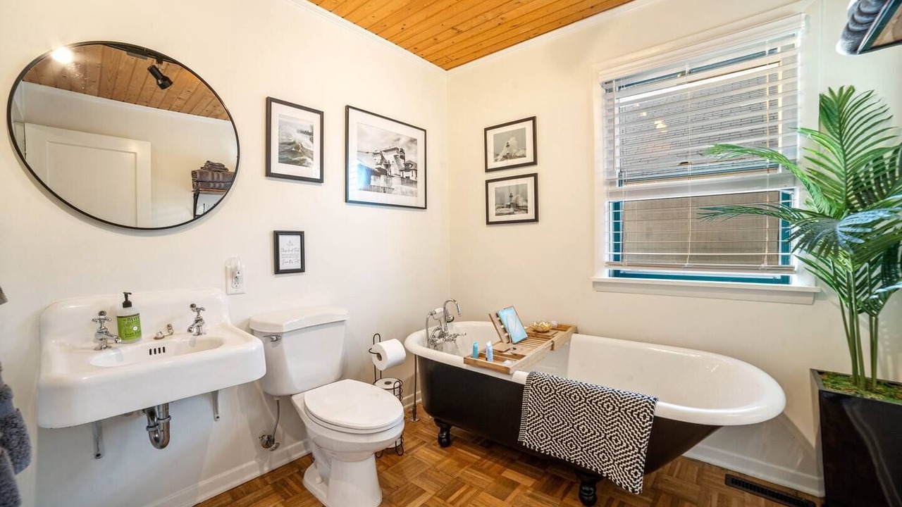 Photo of Bathroom in Park Point