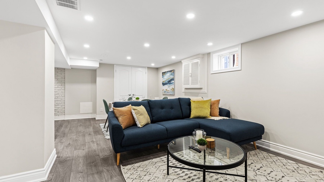Photo of Livingroom in East York