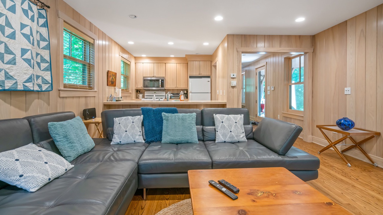 Photo of Livingroom in Port Colborne