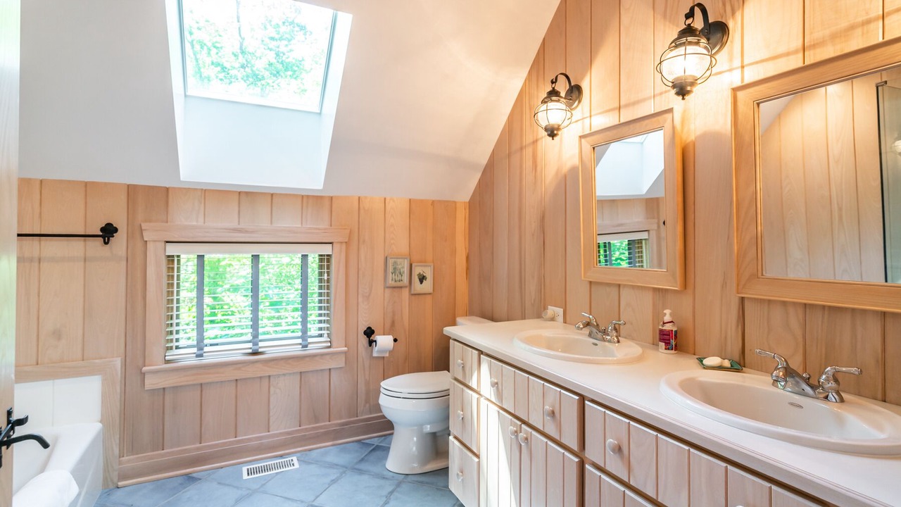 Photo of Bathroom in Port Colborne