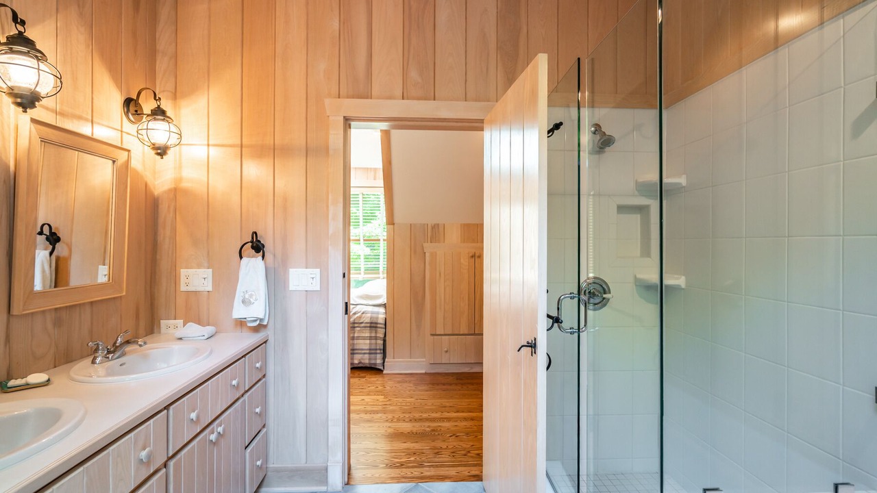 Photo of Bathroom in Port Colborne