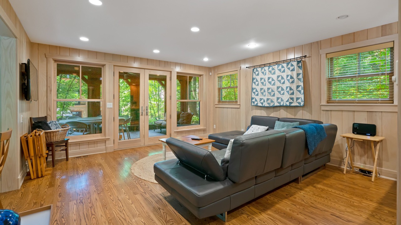 Photo of Livingroom in Port Colborne