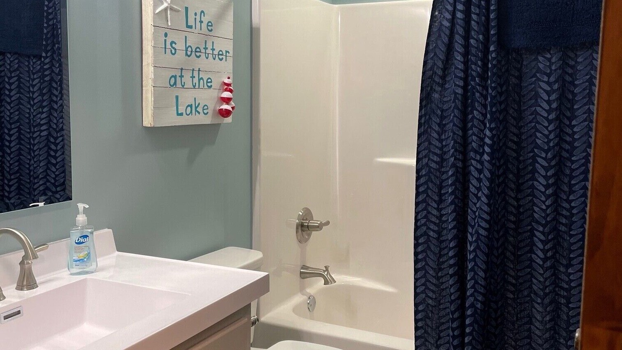 Photo of Bathroom in Garrison