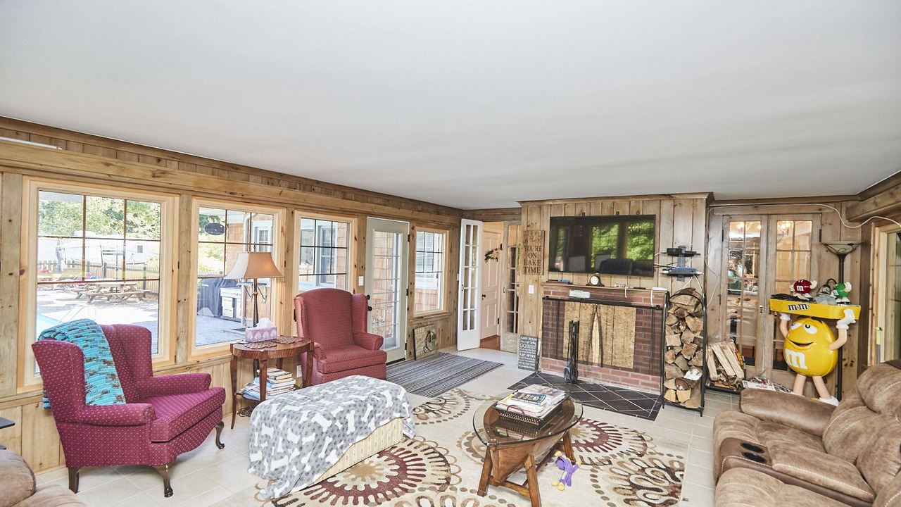 Photo of Livingroom in Fort Erie