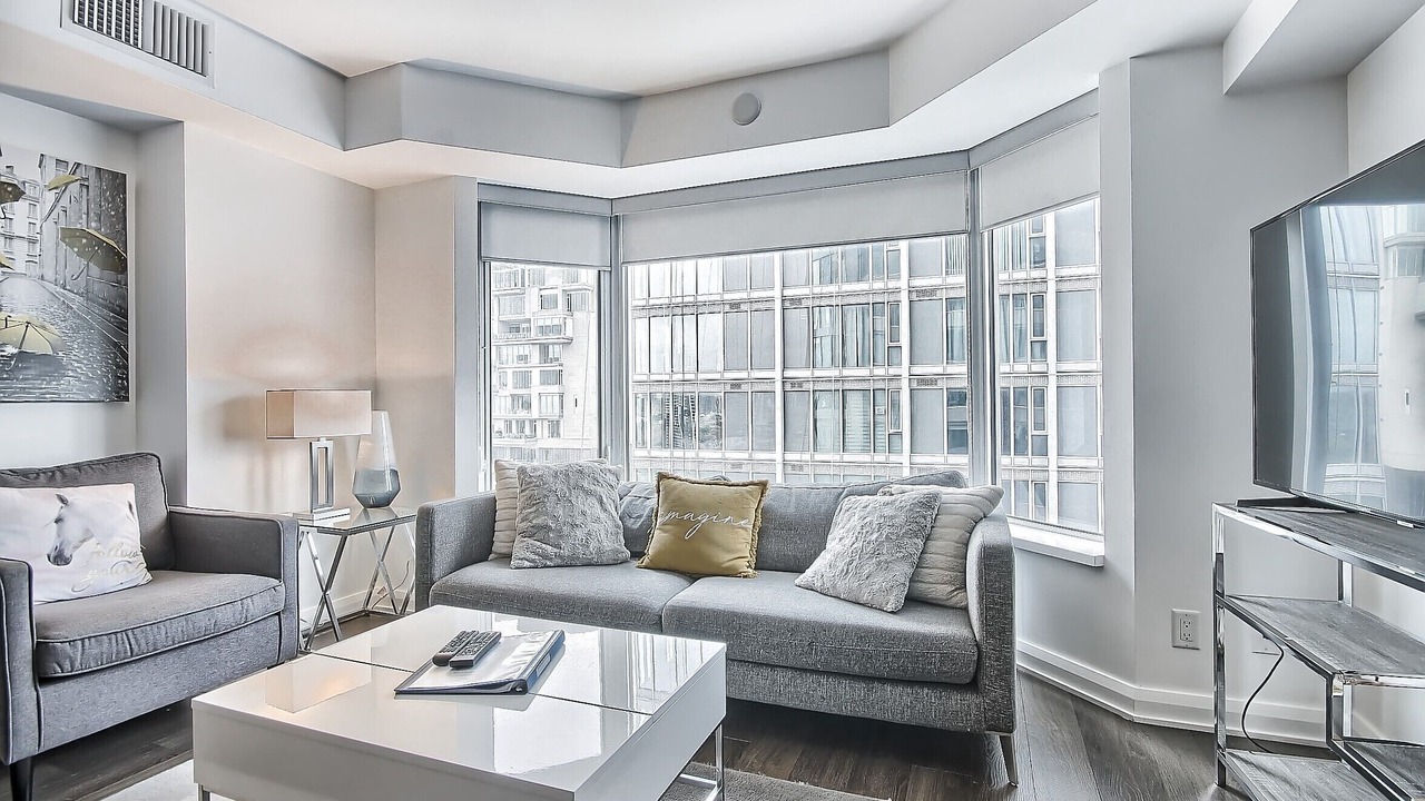 Photo of Livingroom in Bloor-Yorkville