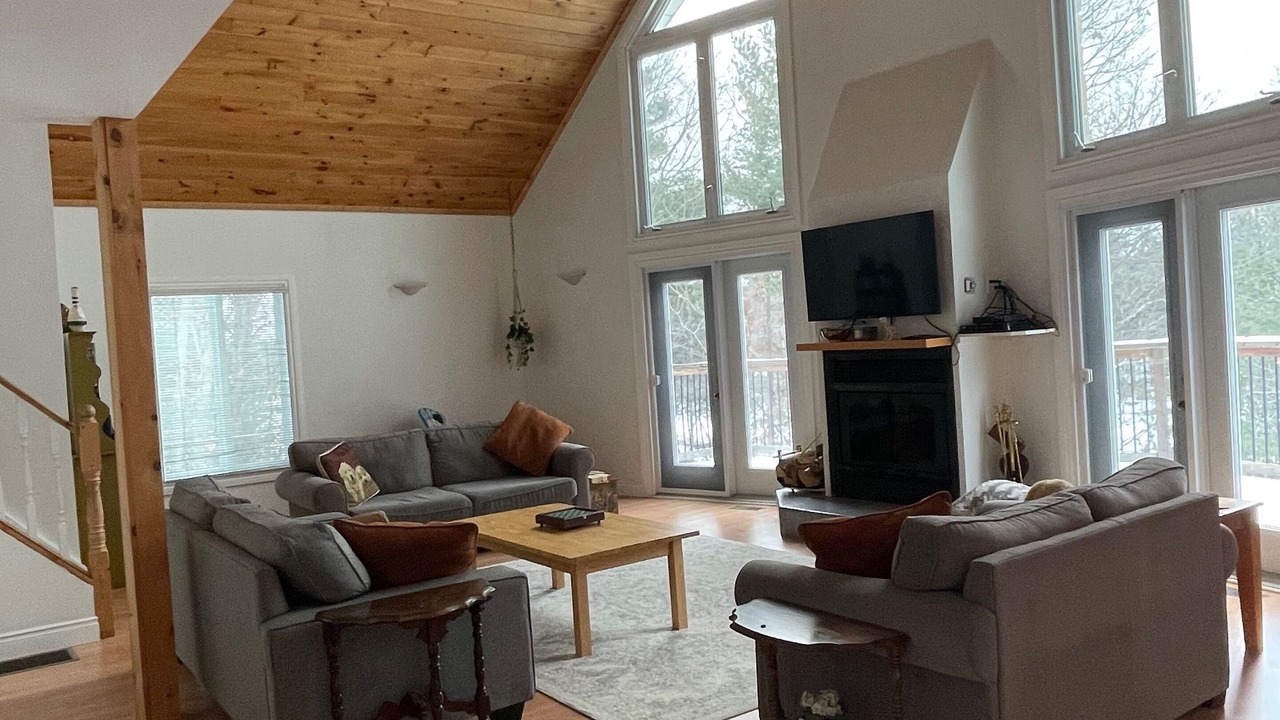 Photo of Livingroom in Haliburton Highlands