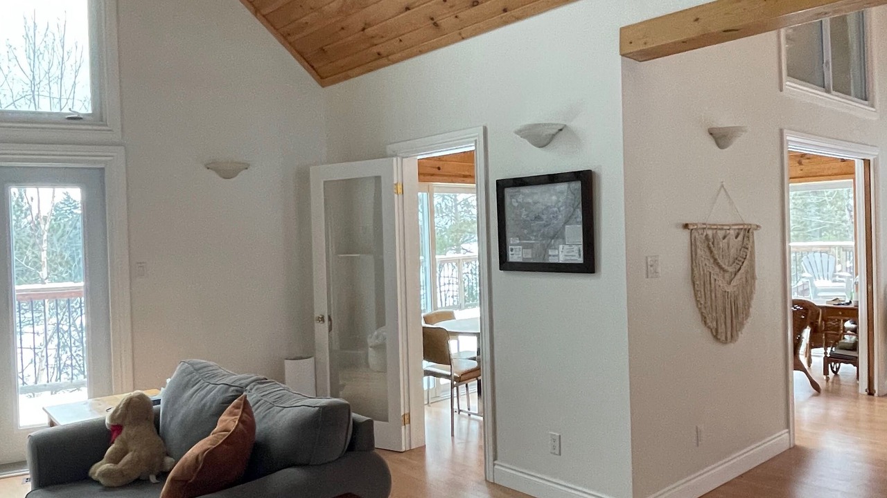Photo of Livingroom in Haliburton Highlands