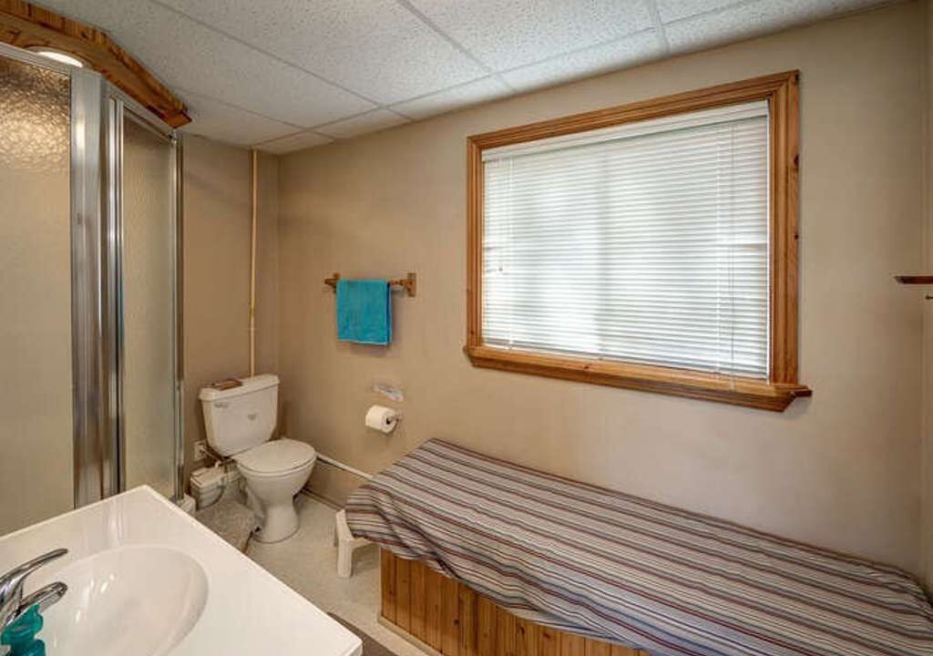 Photo of Bathroom in Dysart et al