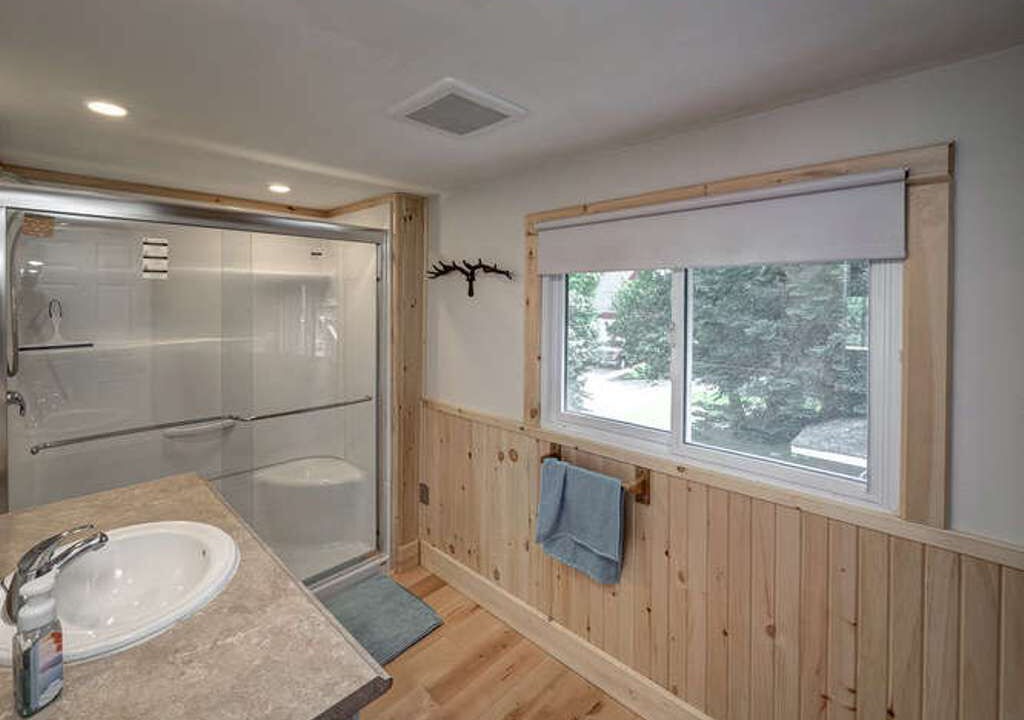 Photo of Bathroom in Dysart et al