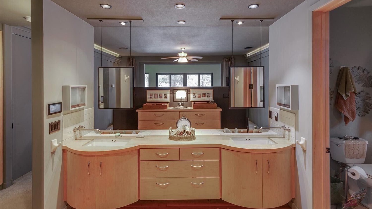 Photo of Bathroom in Lake Shore