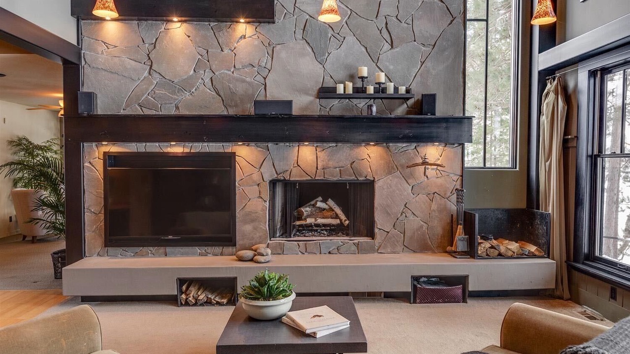 Photo of Livingroom in Lake Shore
