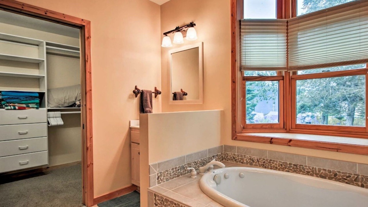 Photo of Bathroom in Bay Lake