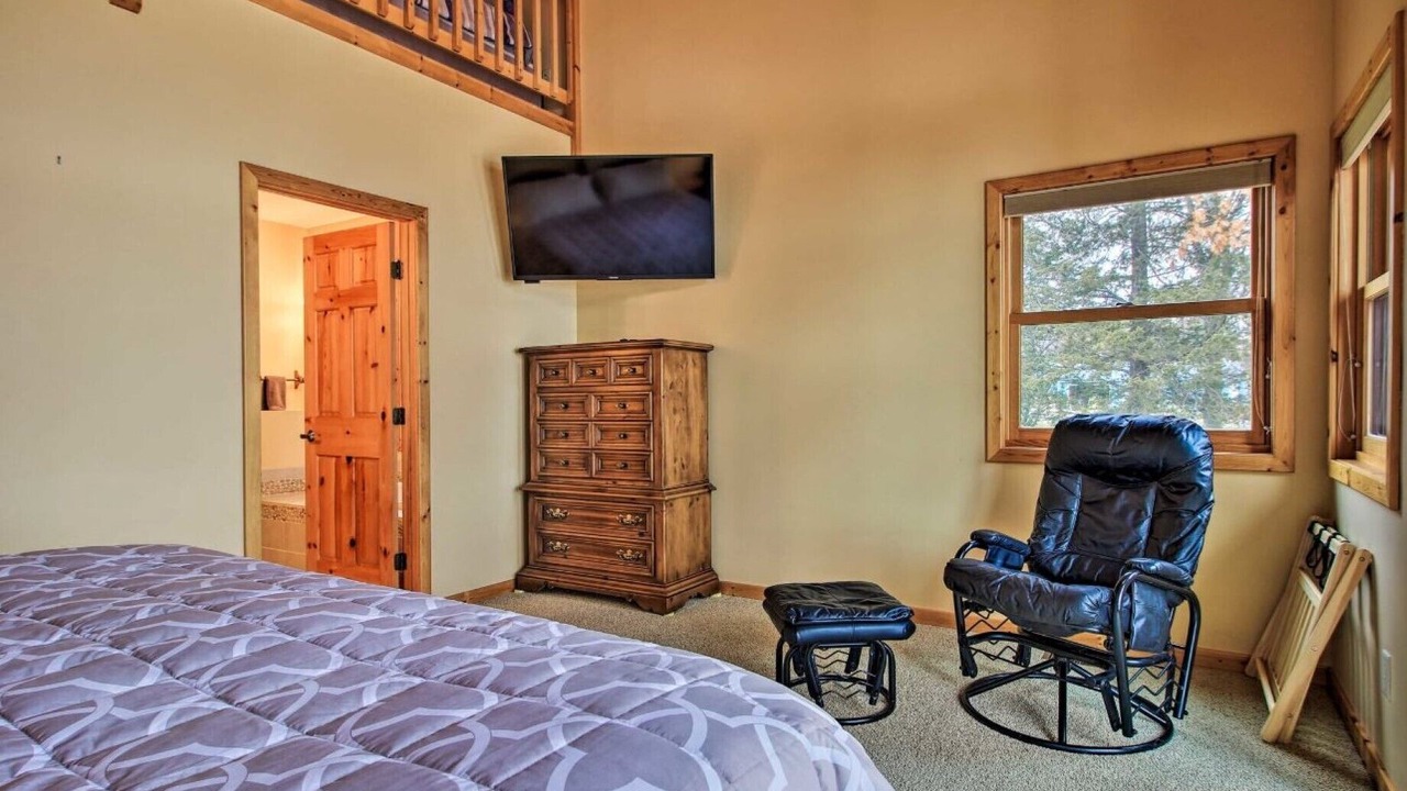 Photo of Bedroom in Bay Lake
