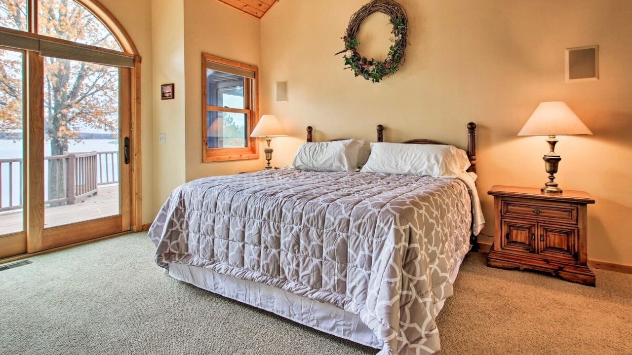 Photo of Bedroom in Bay Lake