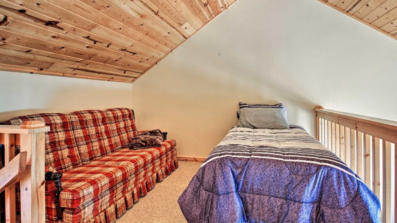 Photo of Bedroom in Bay Lake