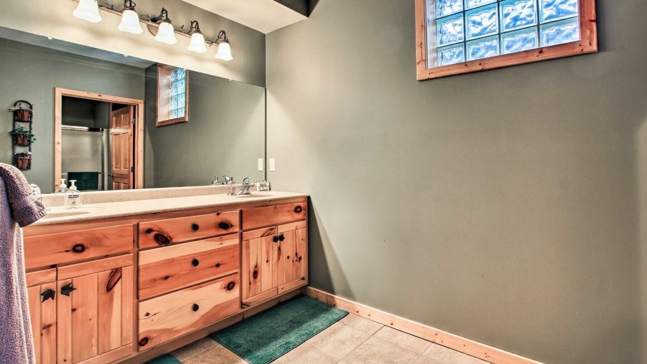 Photo of Bathroom in Bay Lake