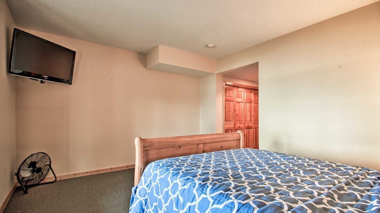 Photo of Bedroom in Bay Lake