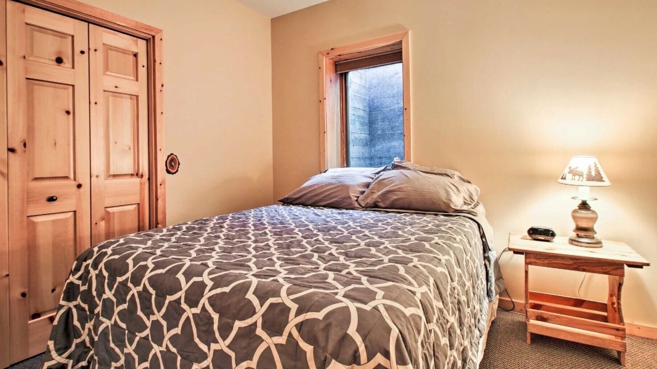 Photo of Bedroom in Bay Lake