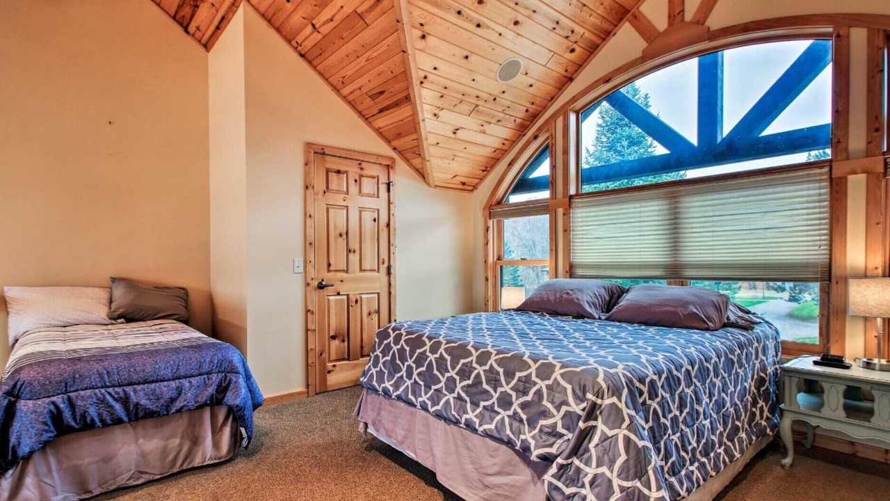 Photo of Bedroom in Bay Lake