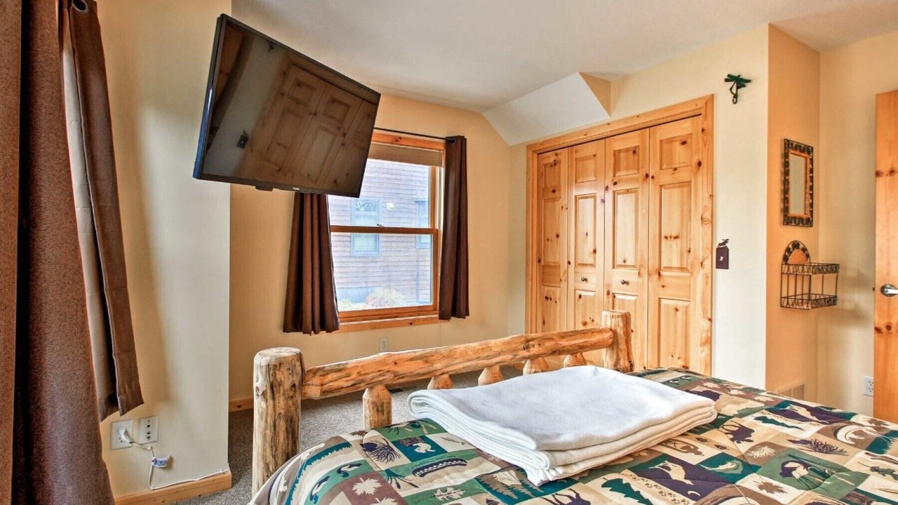 Photo of Bedroom in Bay Lake
