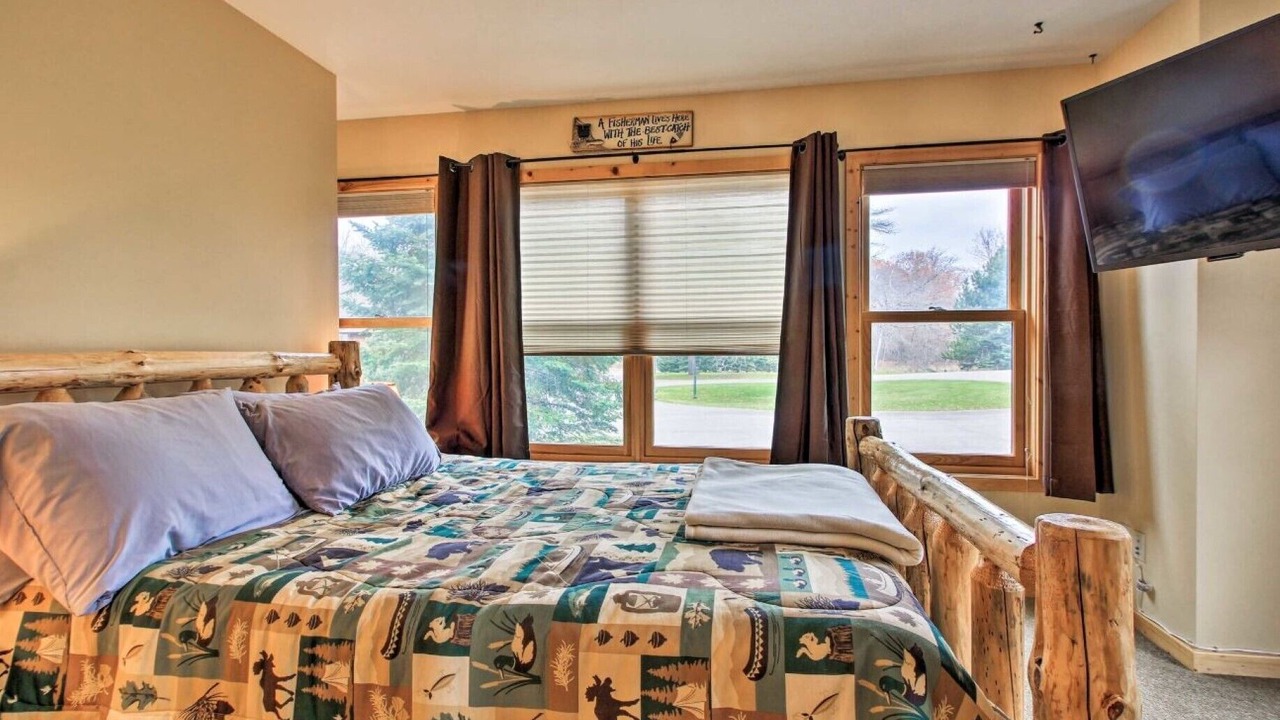 Photo of Bedroom in Bay Lake