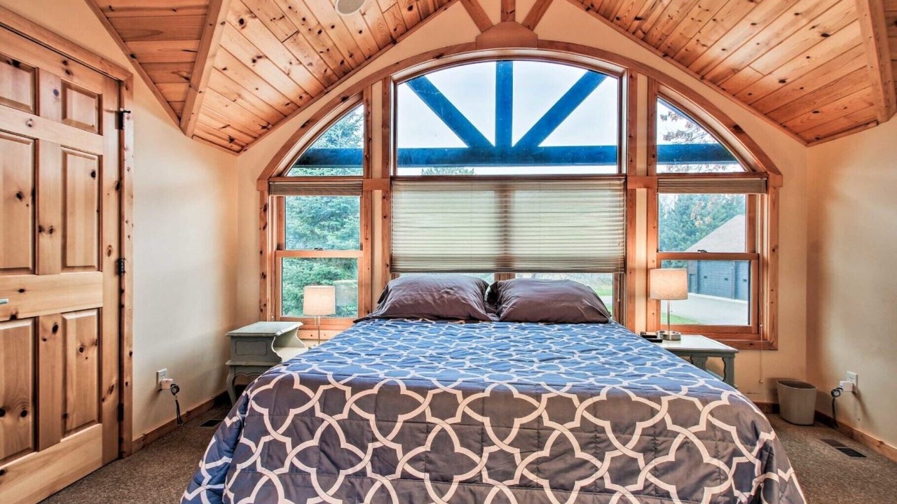 Photo of Bedroom in Bay Lake