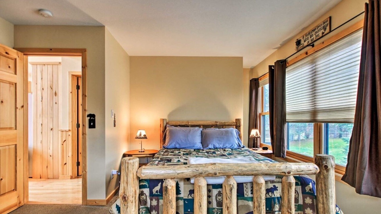 Photo of Bedroom in Bay Lake