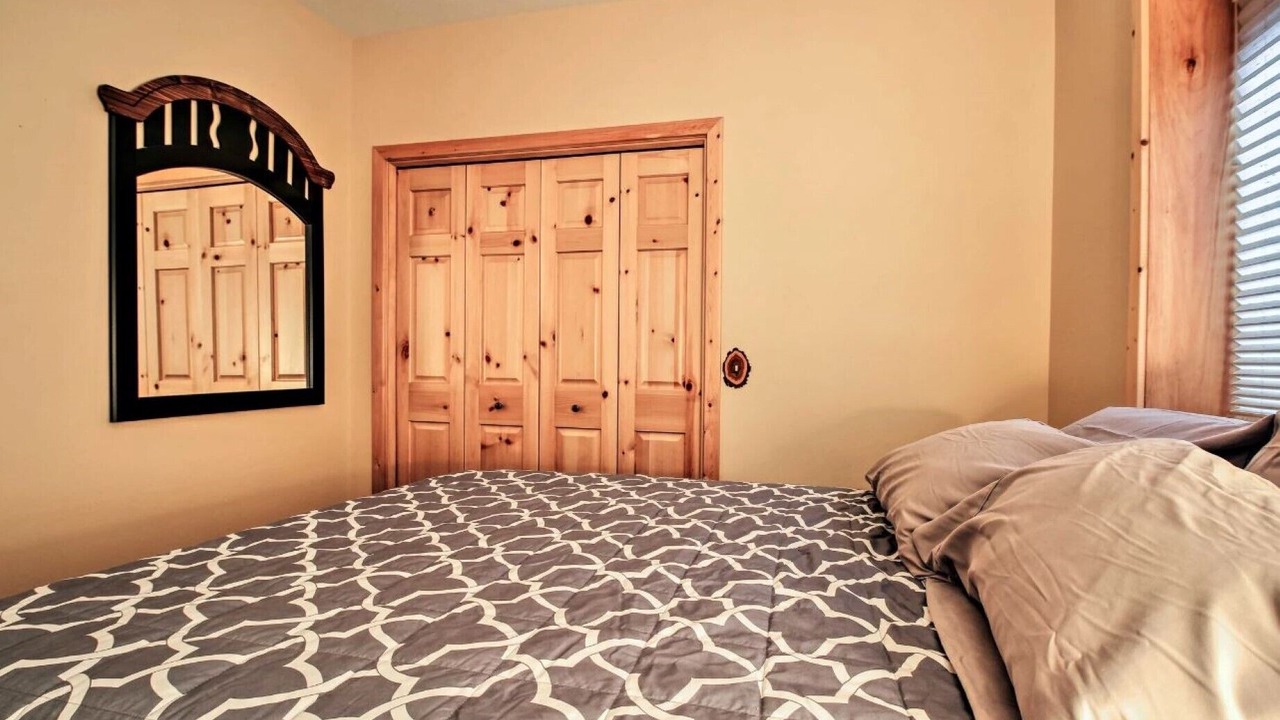 Photo of Bedroom in Bay Lake