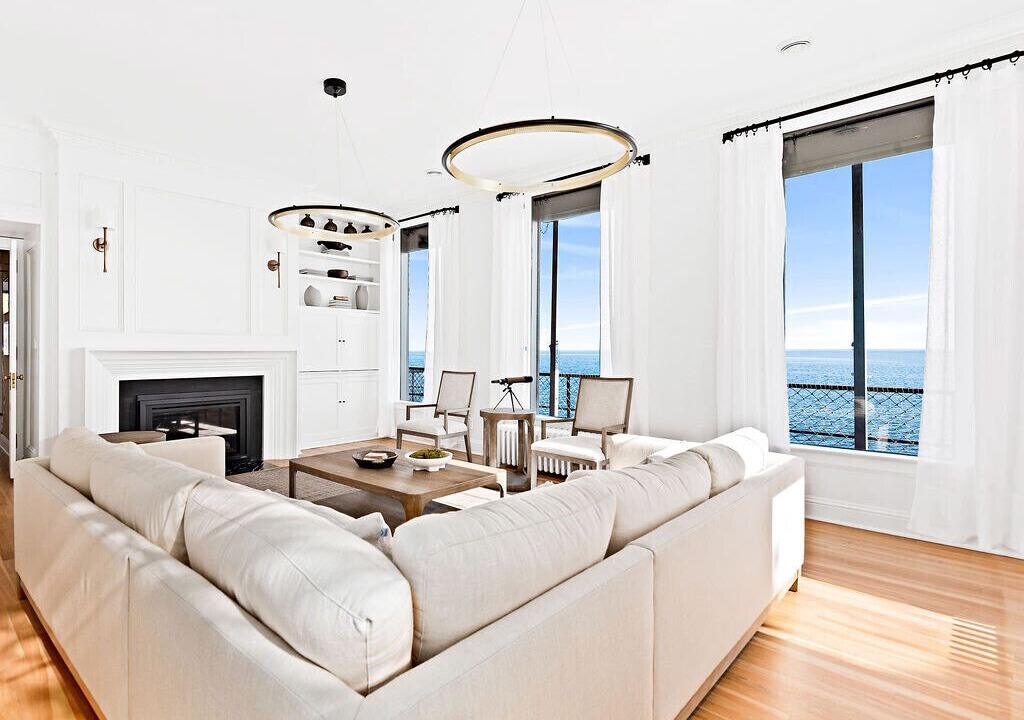 Photo of Livingroom in Lakeside - Lester Park