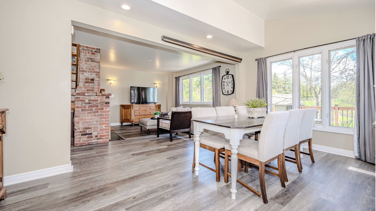 Photo of Livingroom in Burlington