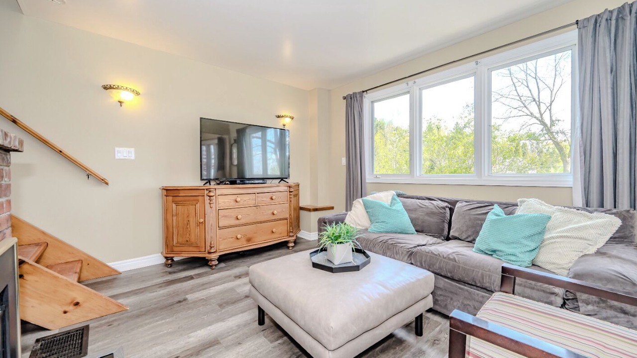 Photo of Livingroom in Burlington