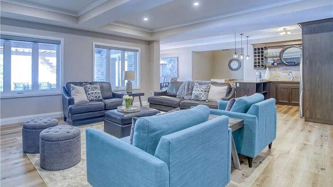 Photo of Livingroom in Grand Bend